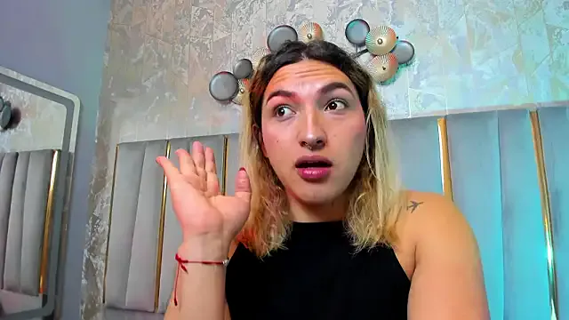 TomLondon_ — Hello Tom, give me a kiss please