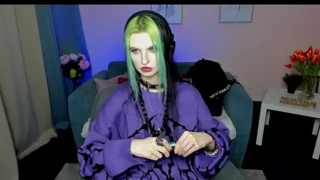 ToxicKittyy — change into a white outfit  