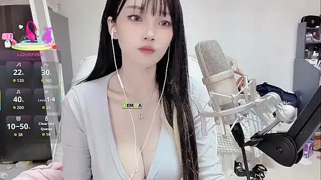 twlilybae from StripChat