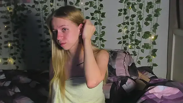 StripChat Very_Cute_Girl is Freechat Very_Cute_Girl — sucking fingers and teasing with tongue