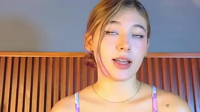 VictoriaSpark from StripChat