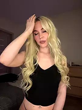 Sweet xDinnax from StripChat xDinnax from StripChat